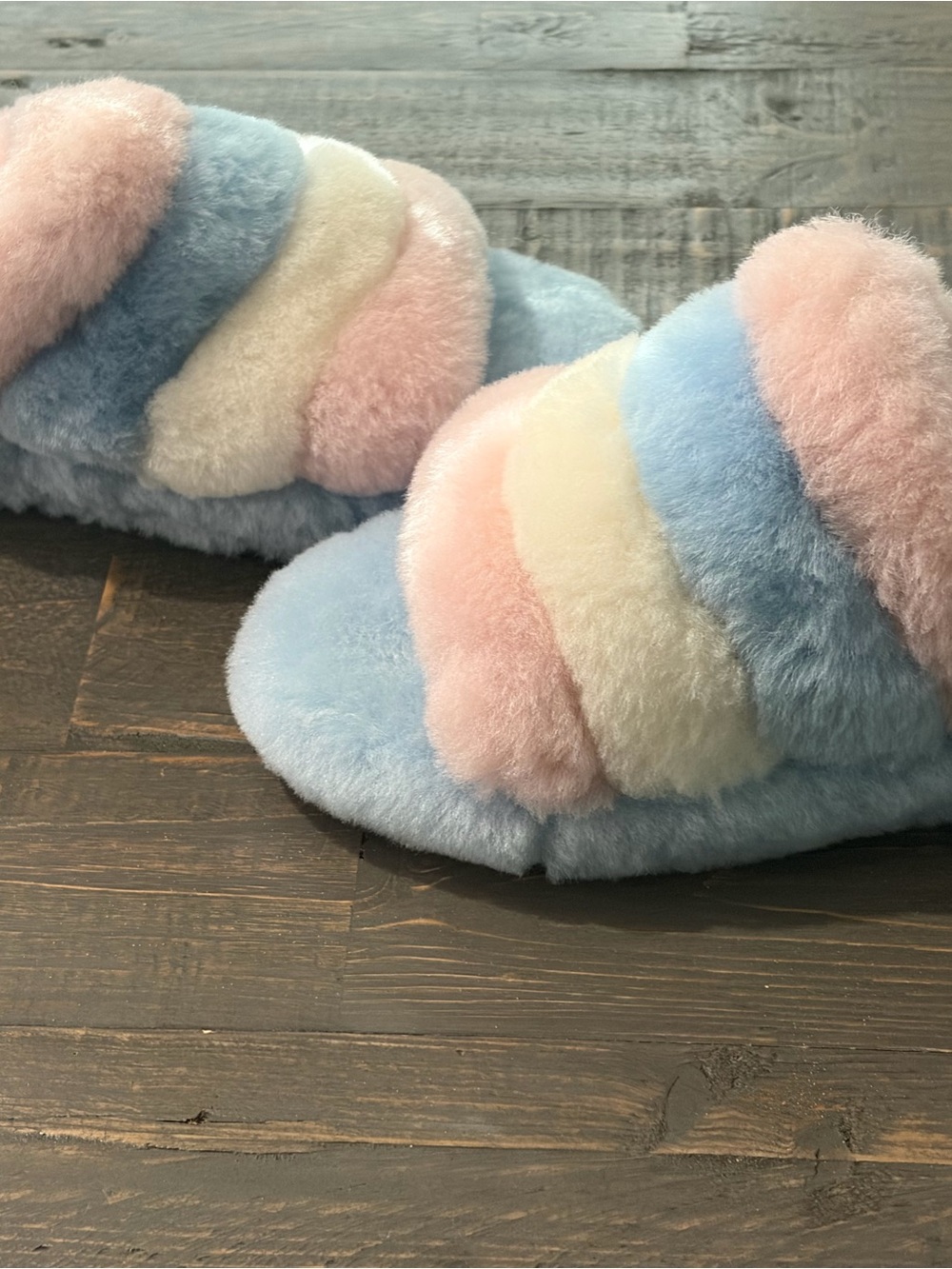 UGG Pastel Rainbow Fluff Slide Slippers - Pink, Blue & Cream Size 8 Women’s